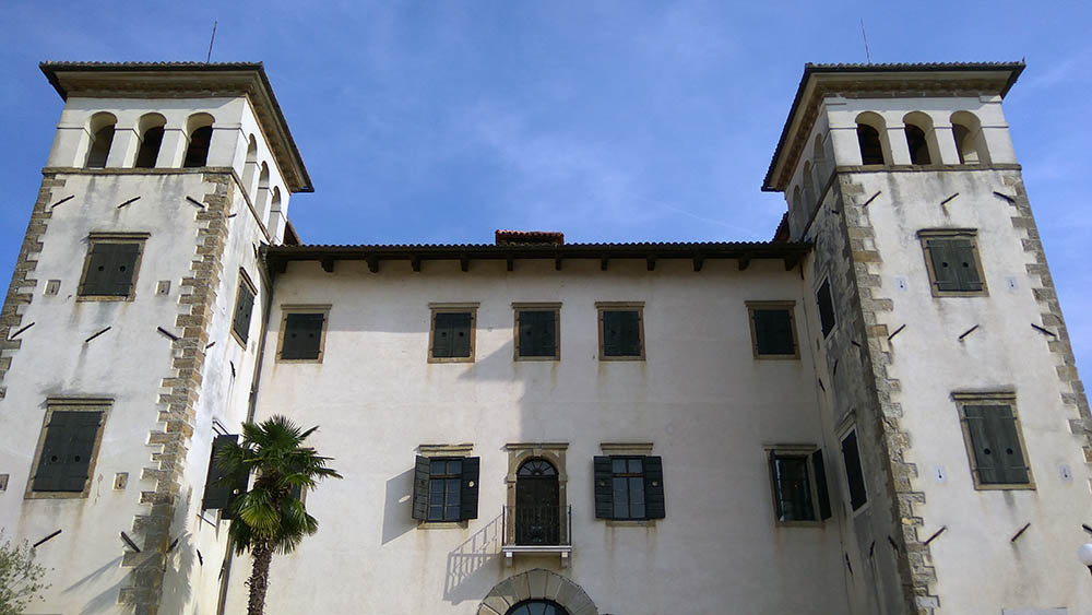 Dobrovo Castle
