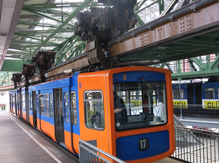 Wuppertal szoveg kozott01