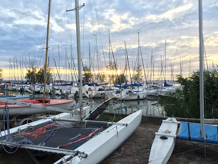 balaton szabad strand szoveg kozott