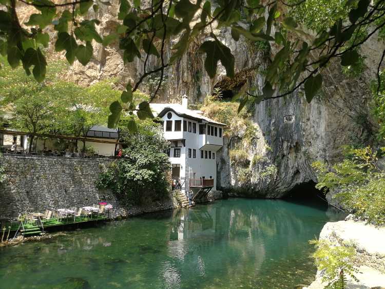 Blagaj dervisház és a Buna forrásax