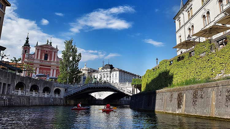ljubjana hid szoveg kozott
