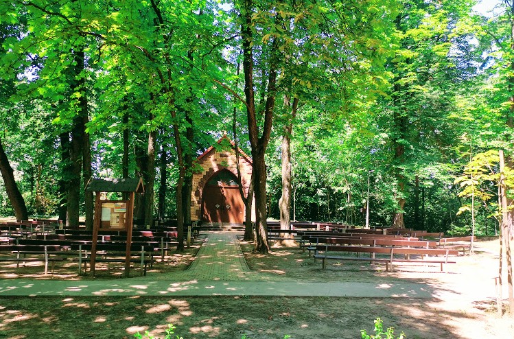 Bszemes erdei kápolnax 1