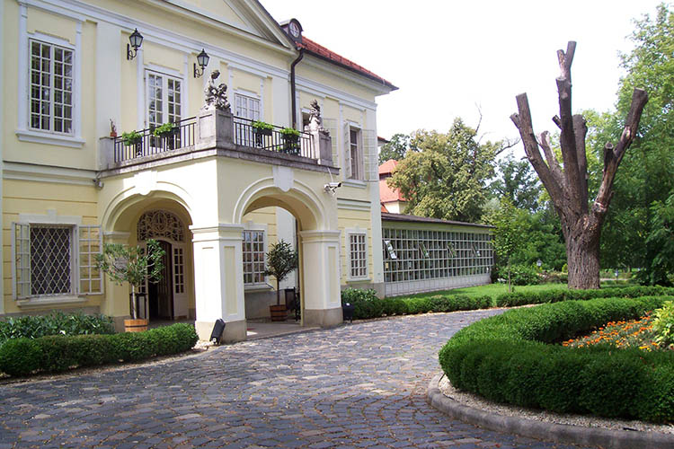 Nagy urmenyi kastely 02