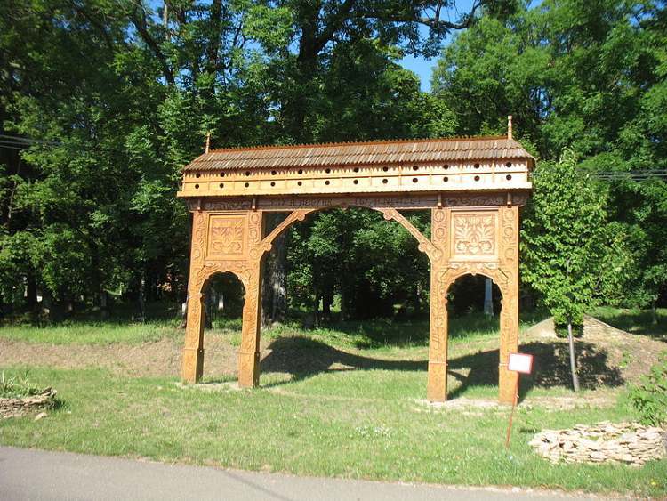 mo noszvaj temetokapu1