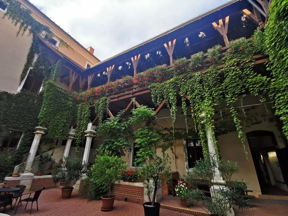 ozora várudvar